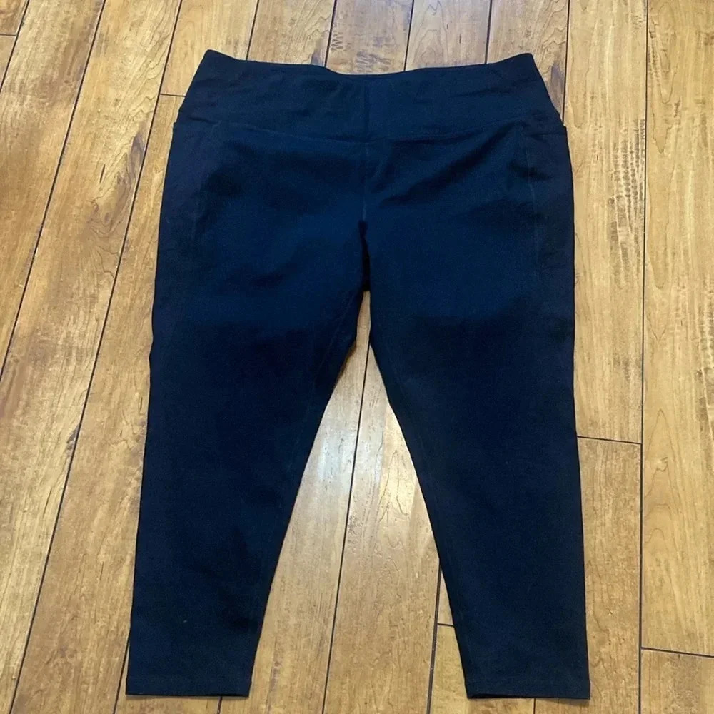 Active zone black capris